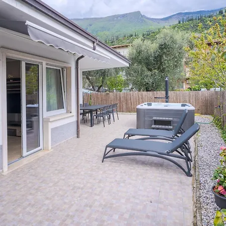 Casa Lis E-Bike Apartment Malcesine Exterior photo